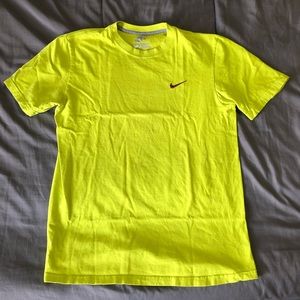 🌵 Nike Neon Green Men’s Tee Size M